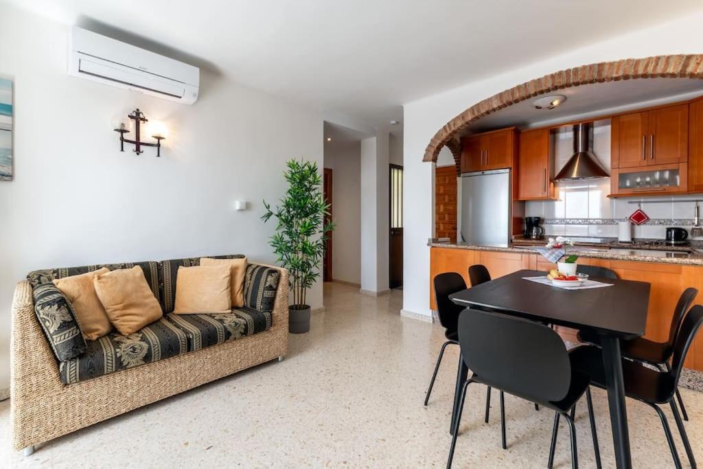 Oasis 16 Lägenhet Nerja Exteriör bild