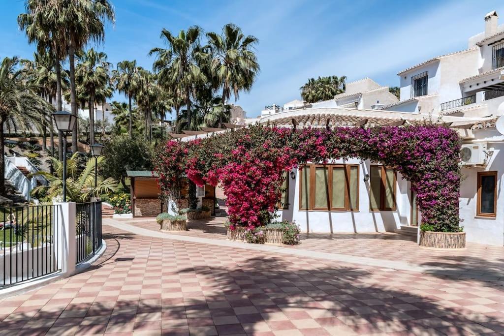 Oasis 16 Lägenhet Nerja Exteriör bild